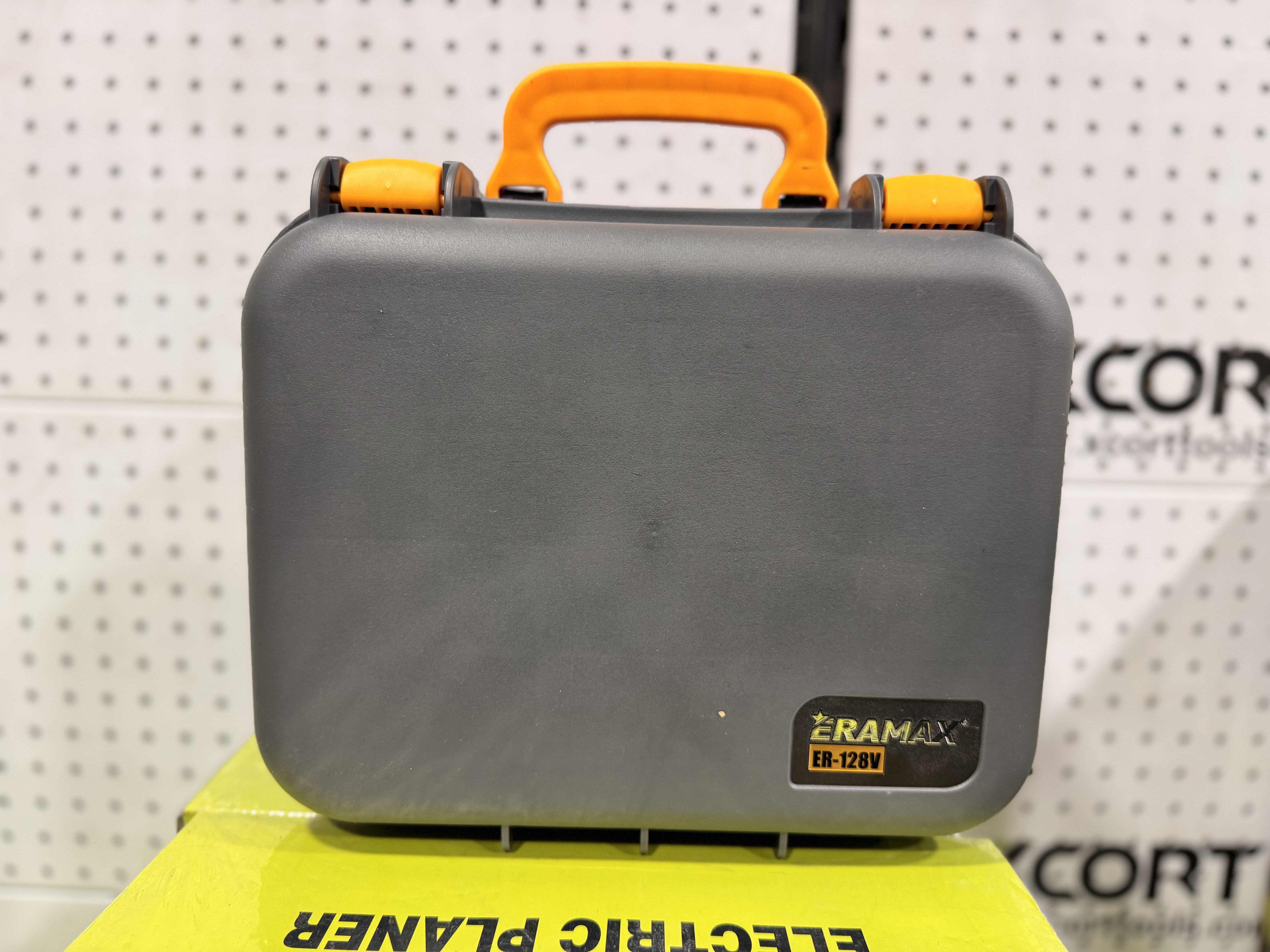 ERAMAX ER-128V — Шурупаверт в Оше, УСТА24